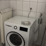 Ferienwohnung Karlstraße Eisenach – Waschmaschine im Badezimmer