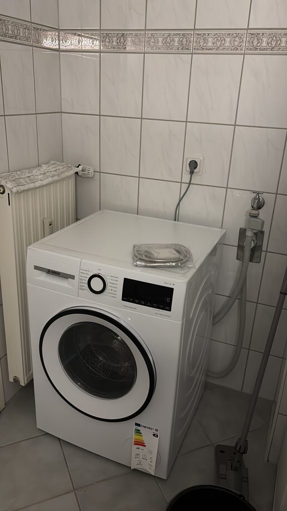Ferienwohnung Karlstraße Eisenach – Waschmaschine im Badezimmer