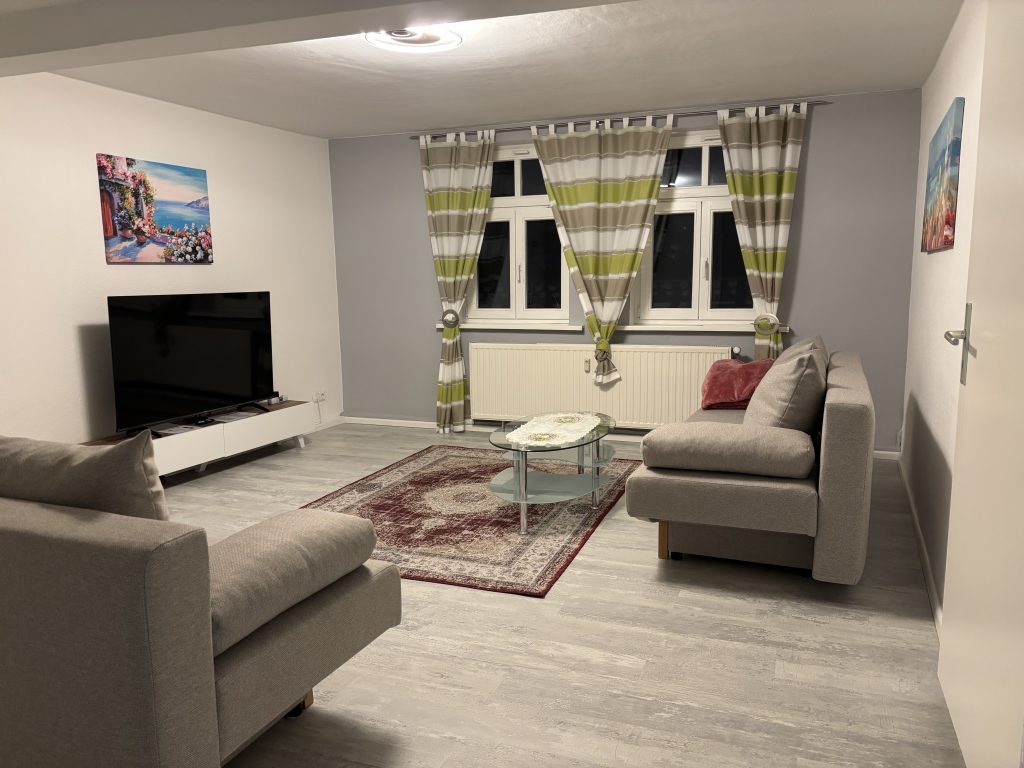 Ferienwohnung Karlstraße Eisenach – Wohnzimmer für gemütliche Fernsehabende