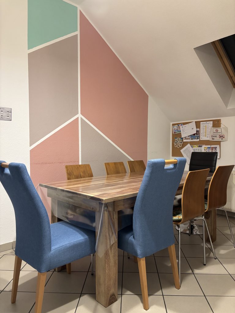 Esstisch mit 8 Stühlen in der Ferienwohnung Pfarrberg Eisenach