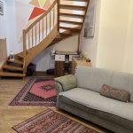 Wickeltisch unter der Treppe in der Ferienwohnung Pfarrberg Eisenach