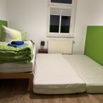 Matratzen auf dem Boden im dritten Schlafzimmer der Ferienwohnung Pfarrberg Eisenach