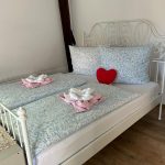 Bett im zweiten Schlafzimmer der Ferienwohnung Pfarrberg Eisenach