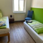 Drittes Schlafzimmer mit Einzelbett und zusätzlichen Matratzen in der Ferienwohnung Pfarrberg Eisenach