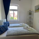 Komfortables Kingsize-Bett im Schlafzimmer der Ferienwohnung Pfarrberg Eisenach