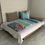 Ferienwohnung Karlstraße Eisenach – geräumige Schlafsofas im Wohnzimmer