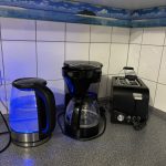 Kaffeemaschine, Wasserkocher und Toaster in der Küche der Ferienwohnung Pfarrberg Eisenach